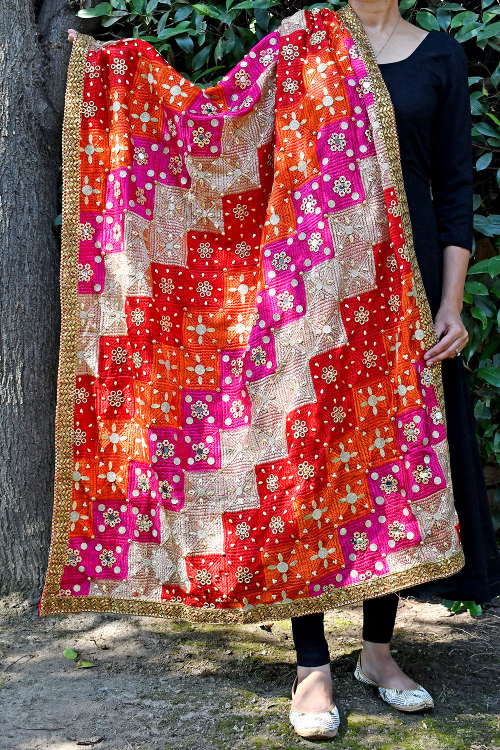 The Exquisite Phulkari Dupatta A Must Have Addition to Your Wardrobe art of phulkari clebration culture and more PinkPhulkari California The Exquisite Phulkari Dupatta A Must Have Addition to Your War...