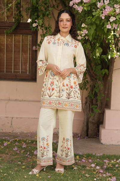 Women's Ivory Co-Ord Set Floral Print Kurta And Pants at PinkPhulkariWomen's Ivory Co-Ord Set Floral Print Kurta And Pants at PinkPhulkari