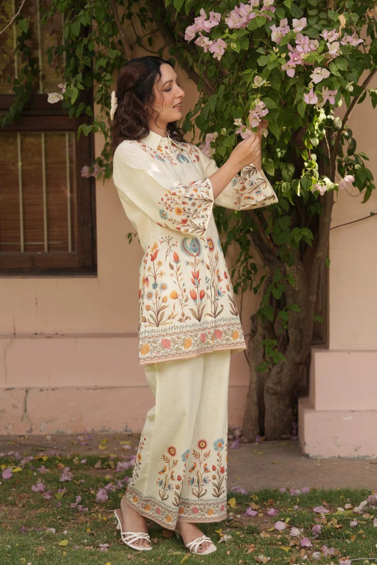 Women's Ivory Co-Ord Set Floral Print Kurta And Pants at PinkPhulkari