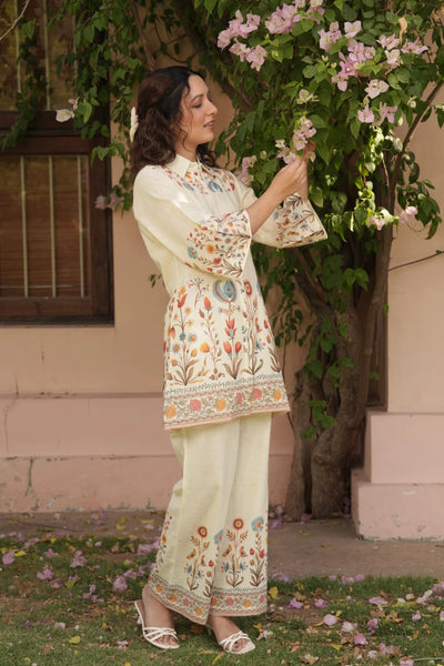 Women's Ivory Co-Ord Set Floral Print Kurta And Pants at PinkPhulkariWomen's Ivory Co-Ord Set Floral Print Kurta And Pants at PinkPhulkari