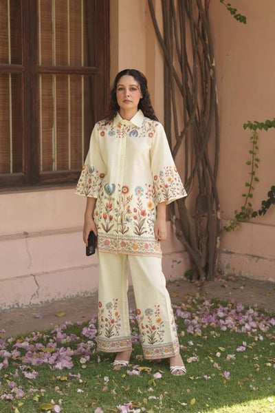 Women's Ivory Co-Ord Set Floral Print Kurta And Pants at PinkPhulkariWomen's Ivory Co-Ord Set Floral Print Kurta And Pants at PinkPhulkari