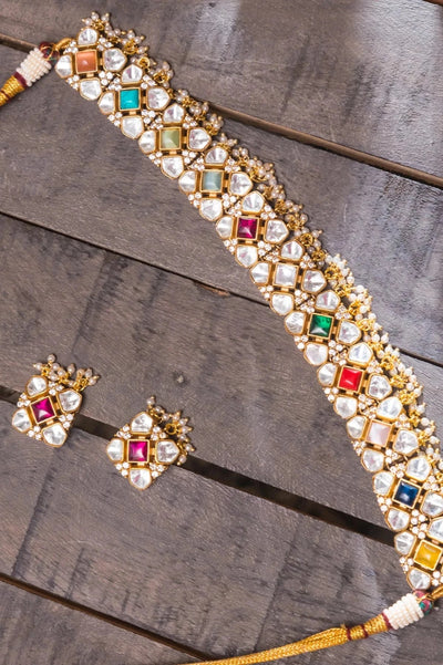 Buy Gold Plated Kundan Choker Necklace Set at PinkPhulkari CaliforniaBuy Gold Plated Kundan Choker Necklace Set at PinkPhulkari California