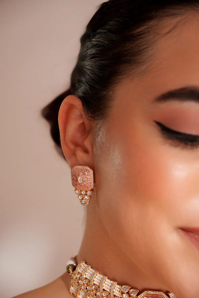 Close-up of a women wearing a traditional Peach Pink Kundan Choker Set against a neutral backgroundClose-up of a women wearing a traditional Peach Pink Kundan Choker Set against a neutral background