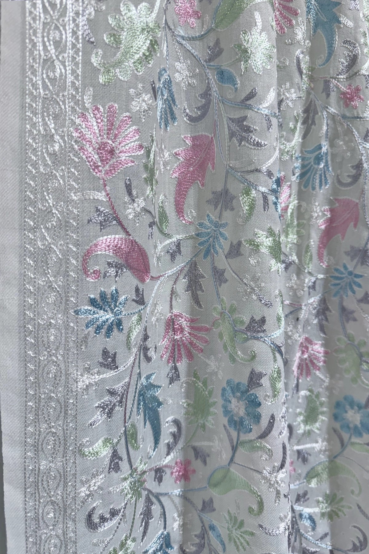 Ivory Kashmiri Pashmina Fine Wool Ari Work Shawl