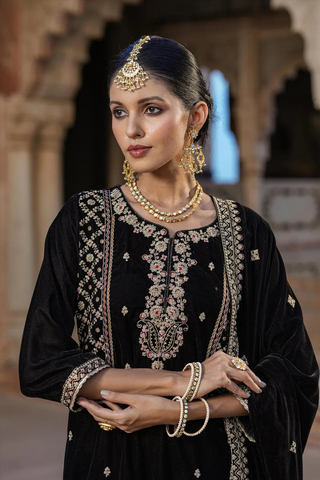 Buy Black Velvet Zari Embroidered Kurta Set at PinkPhulkari California