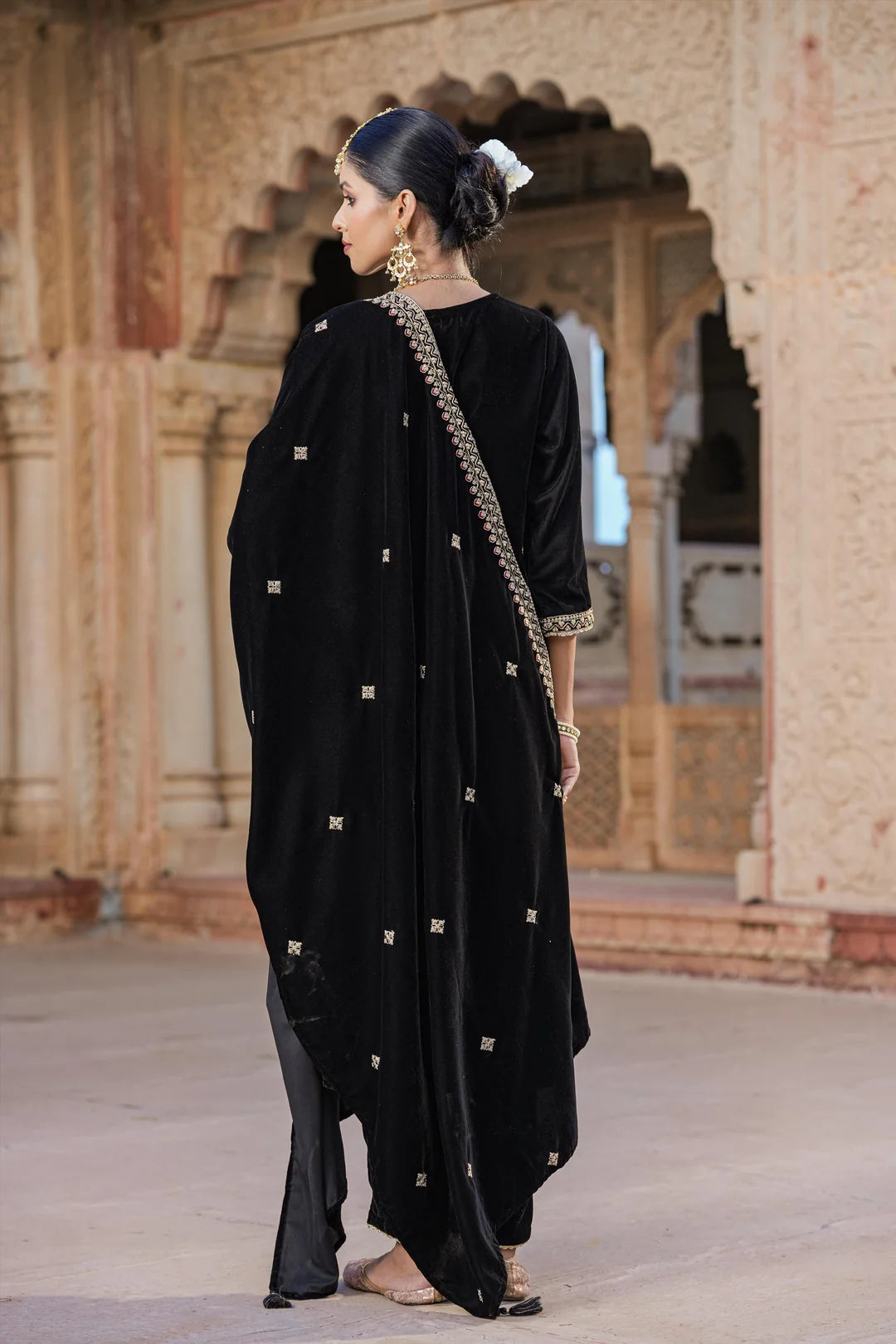 Buy Black Velvet Zari Embroidered Kurta Set at PinkPhulkari California