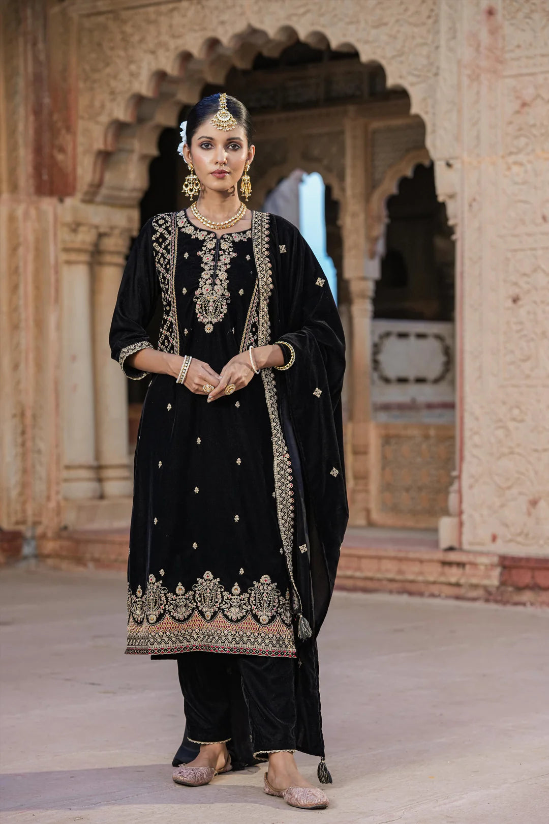 Buy Black Velvet Zari Embroidered Kurta Set at PinkPhulkari California