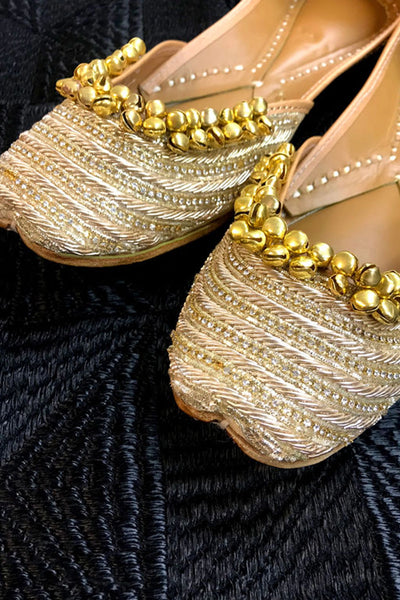 Buy Ghungroo Women's Leather Jutti Flat Shoes at PinkPhulkari Buy Ghungroo Women's Leather Jutti Flat Shoes at PinkPhulkari 