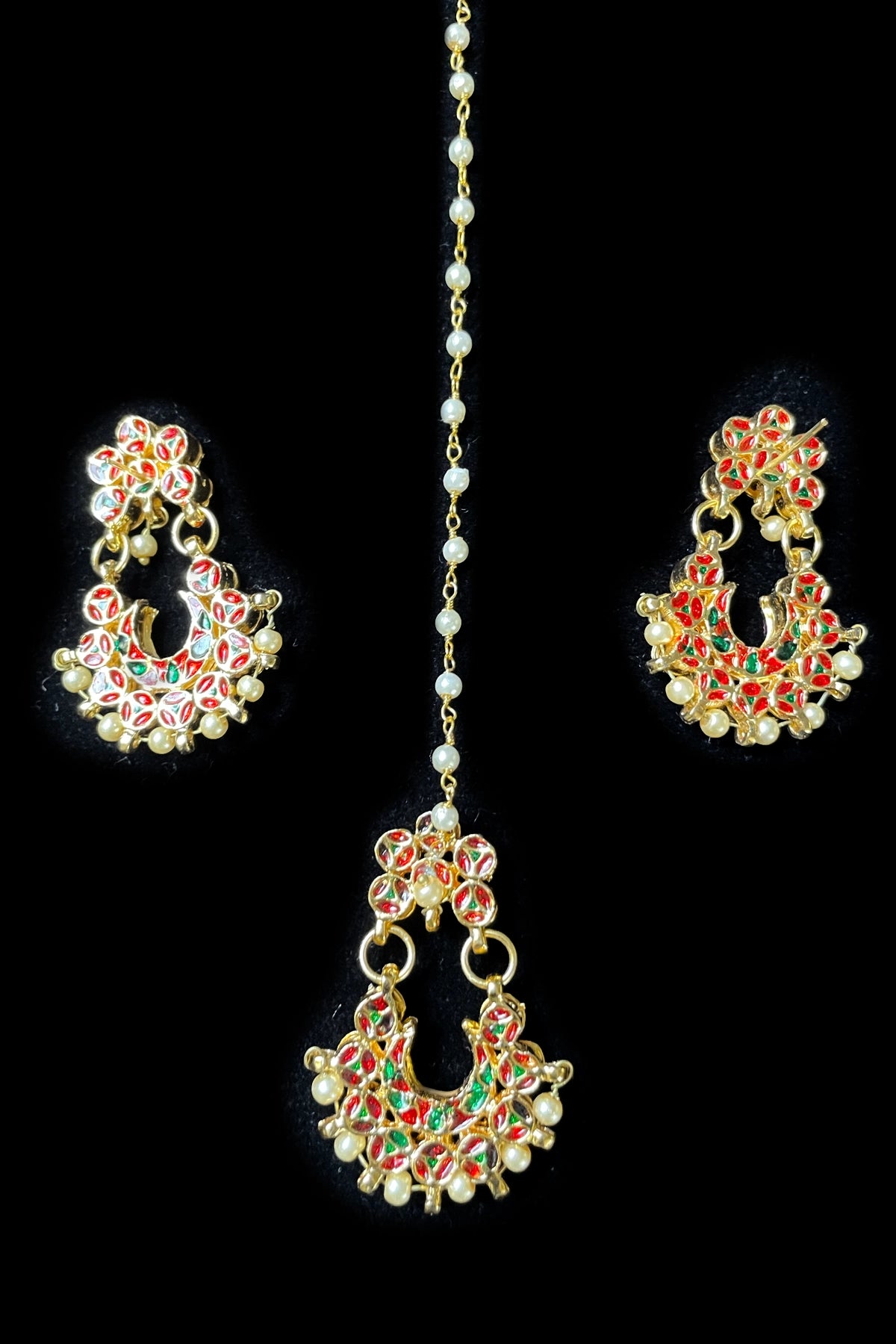 Buy Diva Gold Chandbali Earrings & Maang Tikka Set at PinkPhulkari 