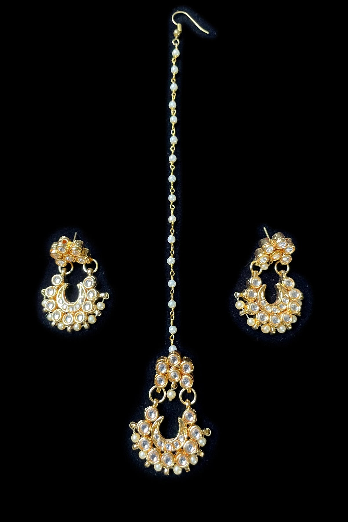 Buy Diva Gold Chandbali Earrings & Maang Tikka Set at PinkPhulkari 