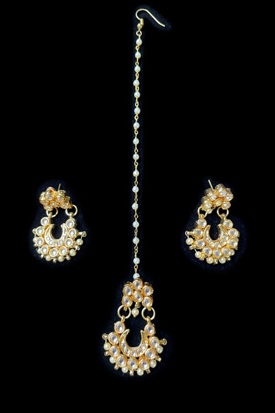 Buy Diva Gold Chandbali Earrings & Maang Tikka Set at PinkPhulkari 