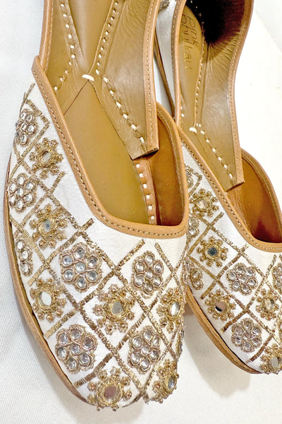  Women's Punjabi Jutti D06 