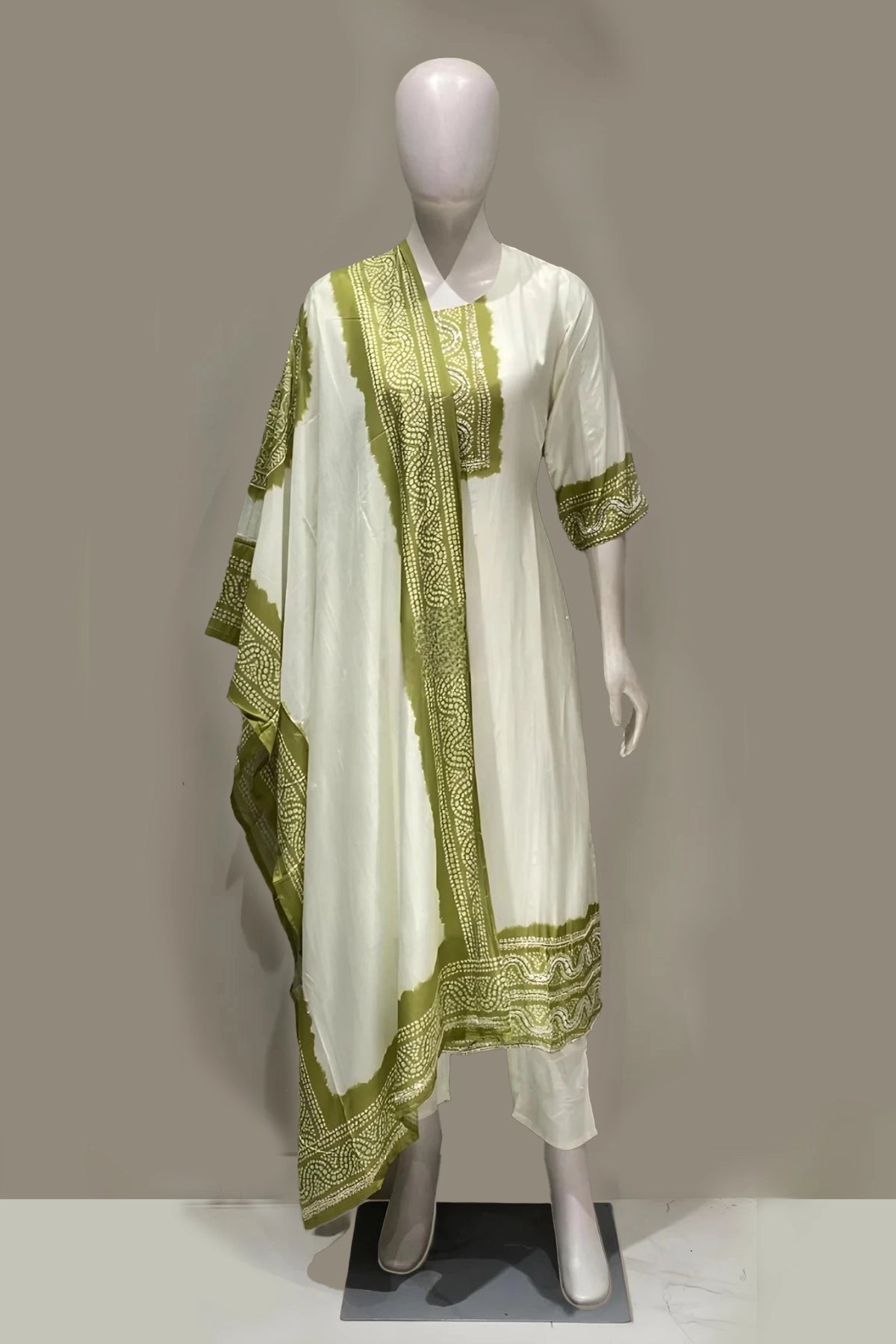 Off White Muslin Silk Embroidered Kurta Set at PinkPhulkari