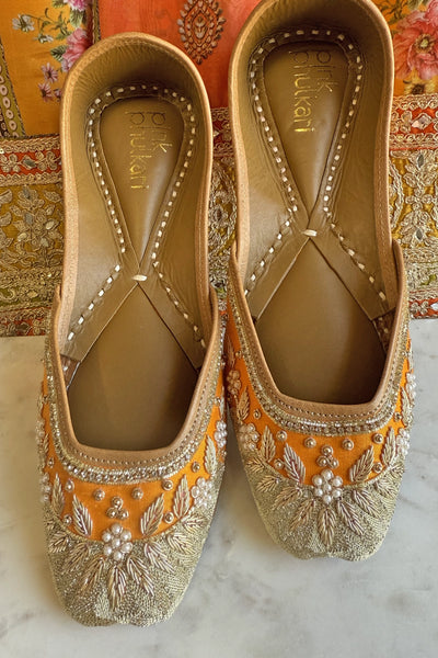 Women's Orange Handcrafted Leather Punjabi Jutti Elegant Festive Wear