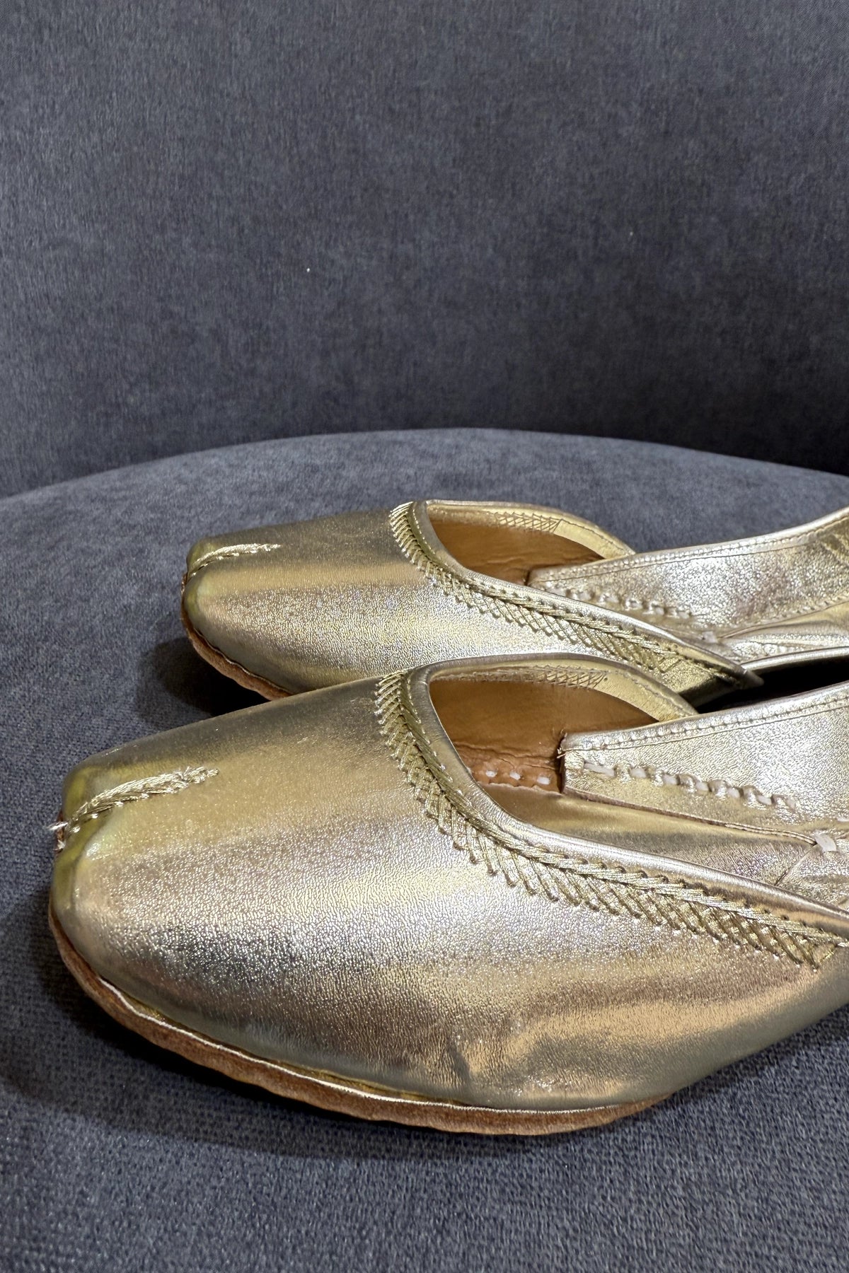 Metallic Gold Women's Leather Jutti Flat Shoes at PinkPhulkari 