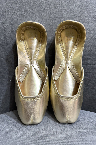 Metallic Gold Women's Leather Jutti Flat Shoes at PinkPhulkari 