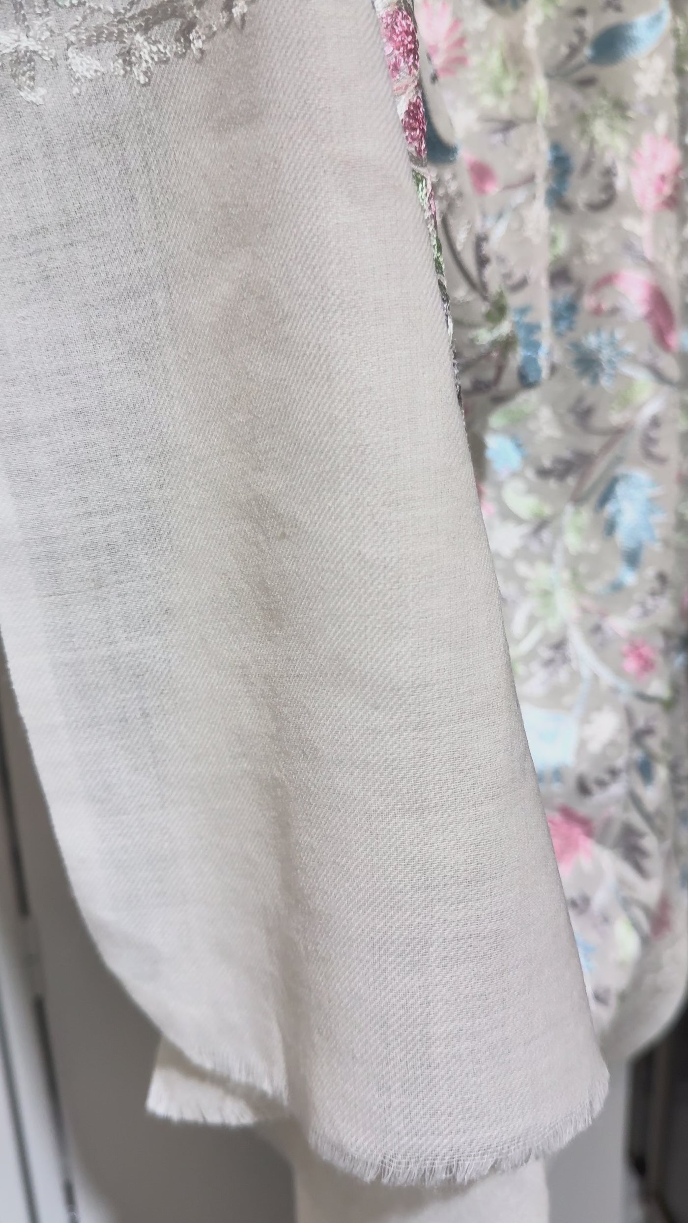 Ivory Kashmiri Pashmina Fine Wool Ari Work Shawl