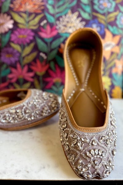 Rose Mauve Embroidered Leather Jutti – Elegant Ethnic Footwear