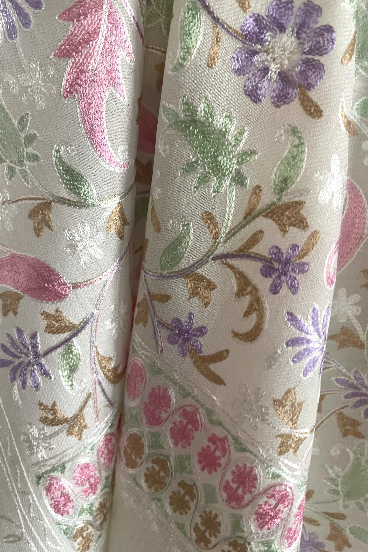 Ivory Kashmiri Pashmina Fine Wool Ari Work Shawl
