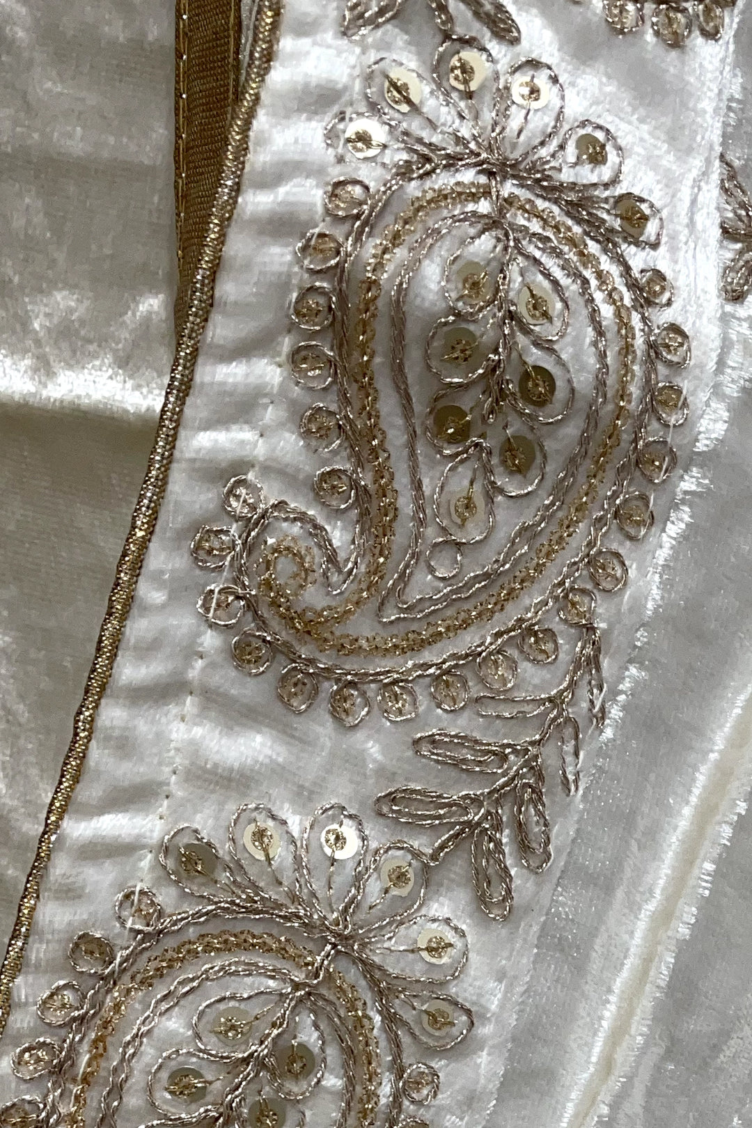 Buy Off White Embroidered Velvet Shawl Online | PinkPhulkari California